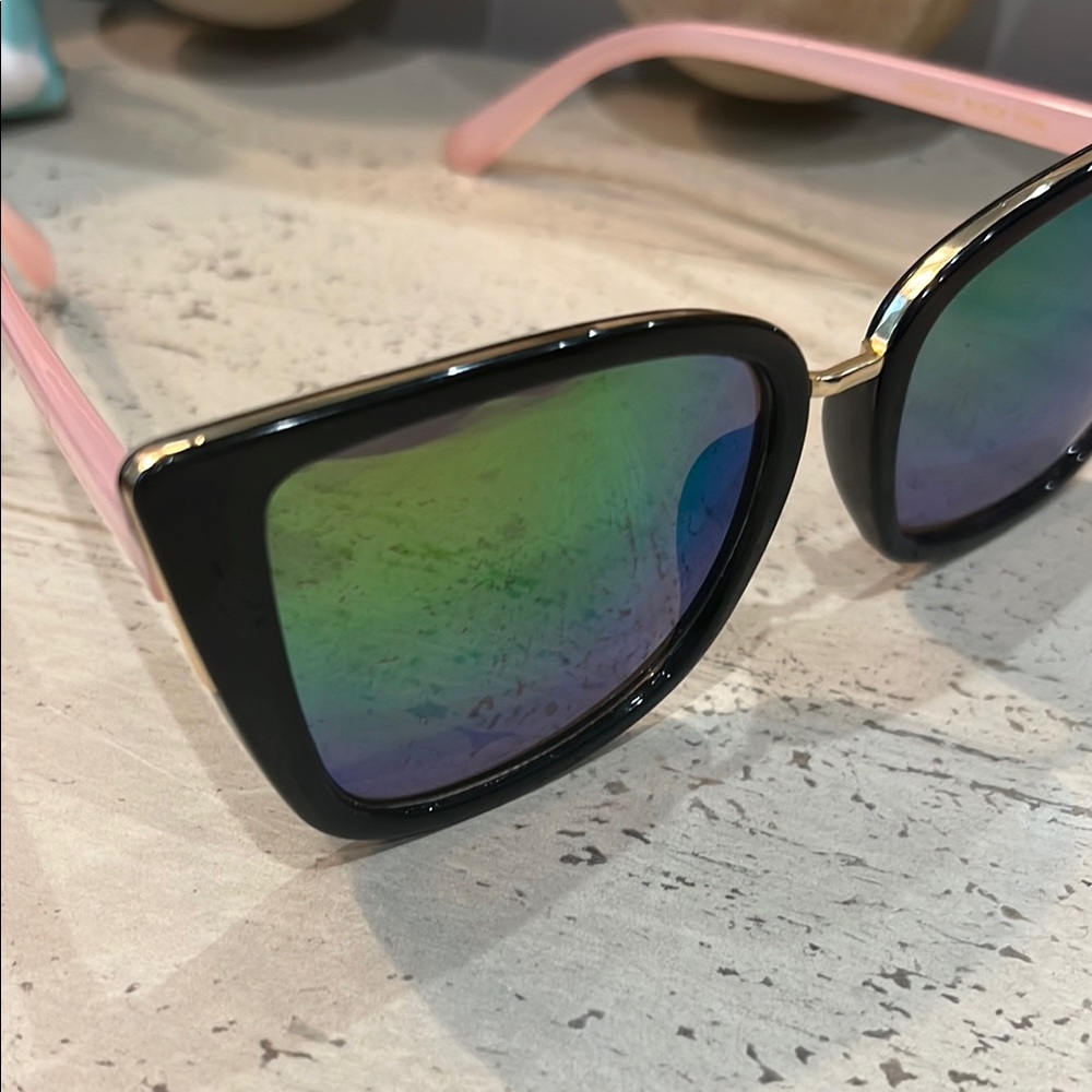 Betsey Johnson Cat Eye Ombré Rainbow fashion Chic Black and Pink Sunglasses - Picture 4 of 5